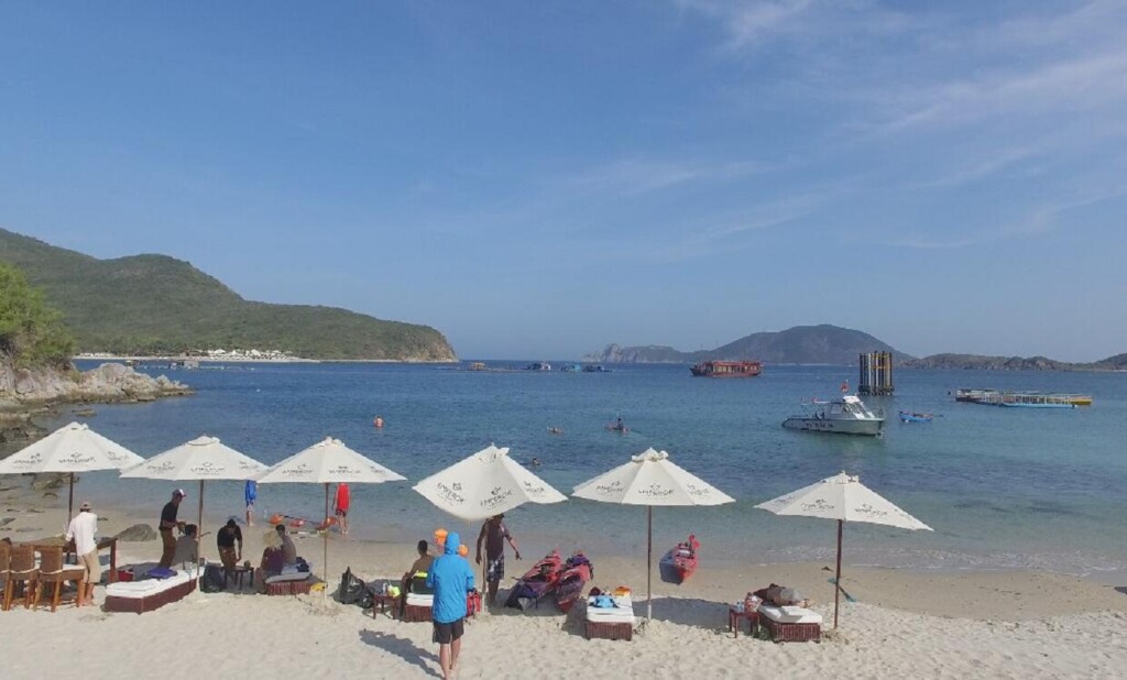 Bai-Cau-Beach-Emperor-Cruises-Private-Beach-NhaTrang-Vietnam