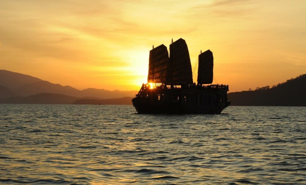 emperor-cruises-boat-nha-trang