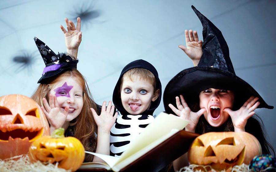 sheraton-halloween-kids-pool-party