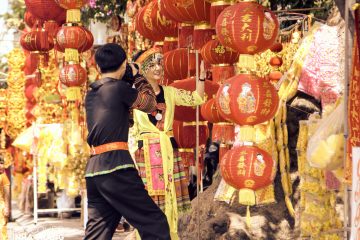 Tet-lanterns-traditional-costumes