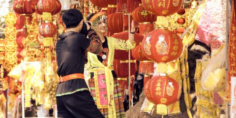Tet-lanterns-traditional-costumes